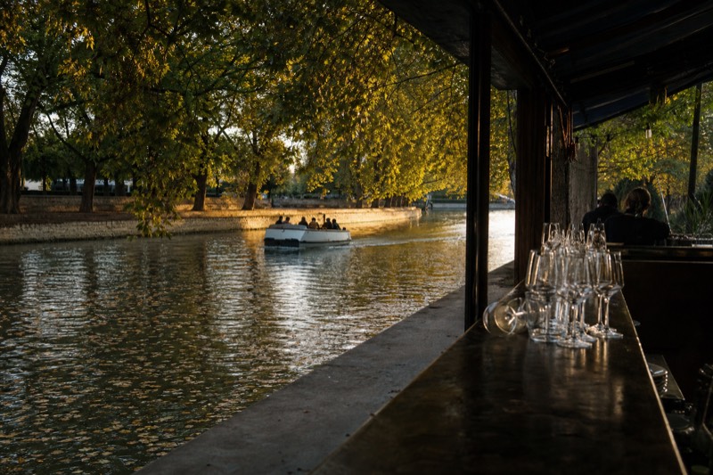 Electric Boat, Optional Open Bar